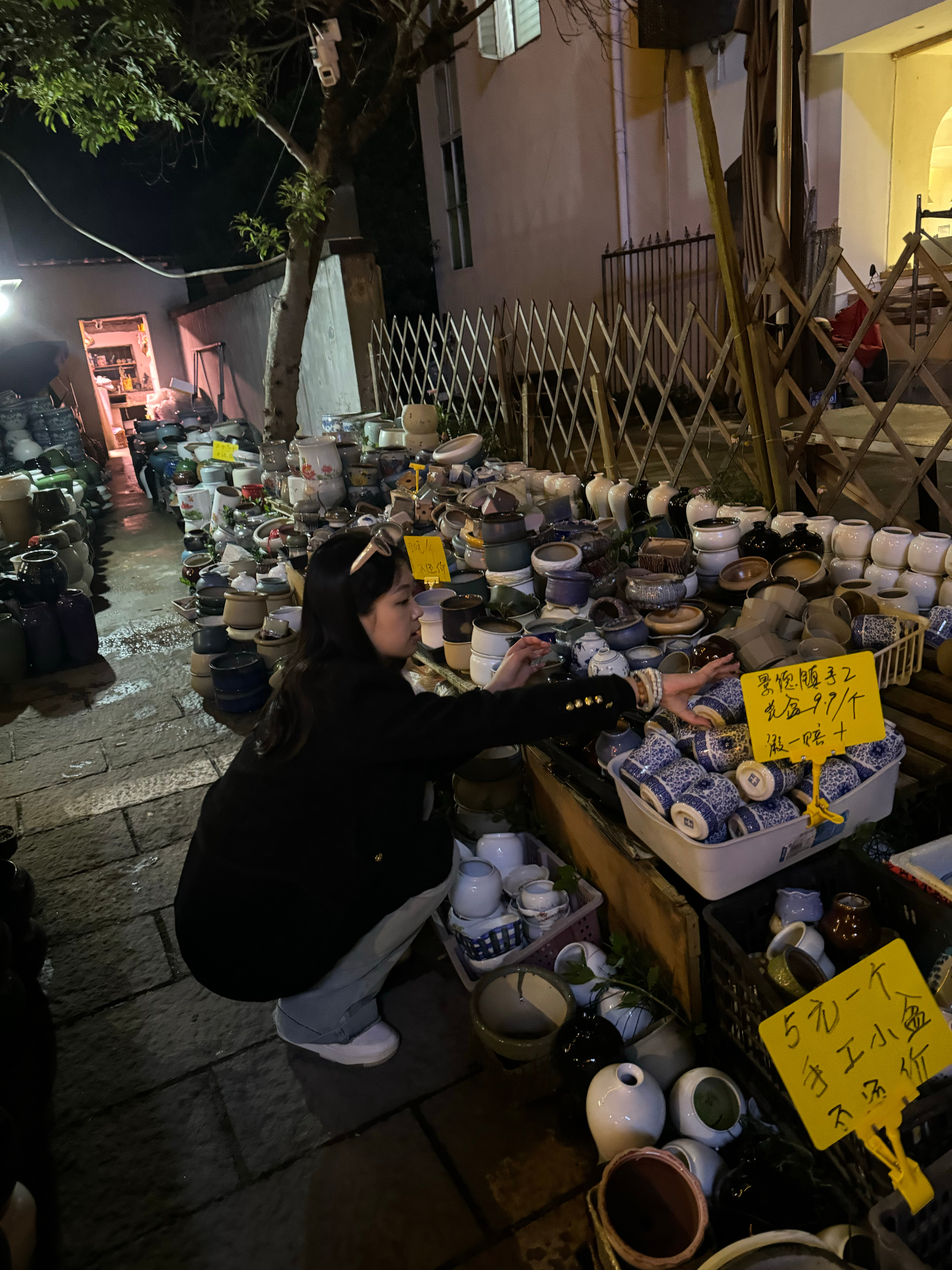 景德镇商户回应游客在路边捡陶瓷,可靠设计策略解析_策略版62.42.87