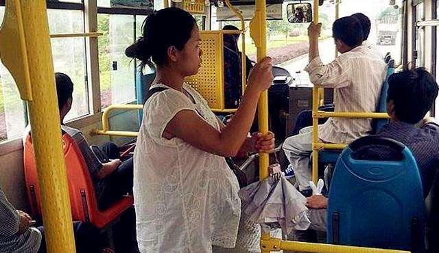 老人强行要求孕妇让座 乘客合力拉开,数据驱动分析解析_领航款86.34.67